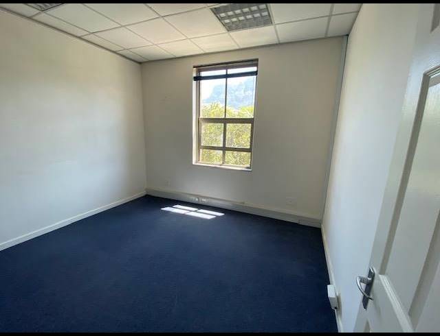 200M² OFFICE TO LET IN RONDEBOSCH